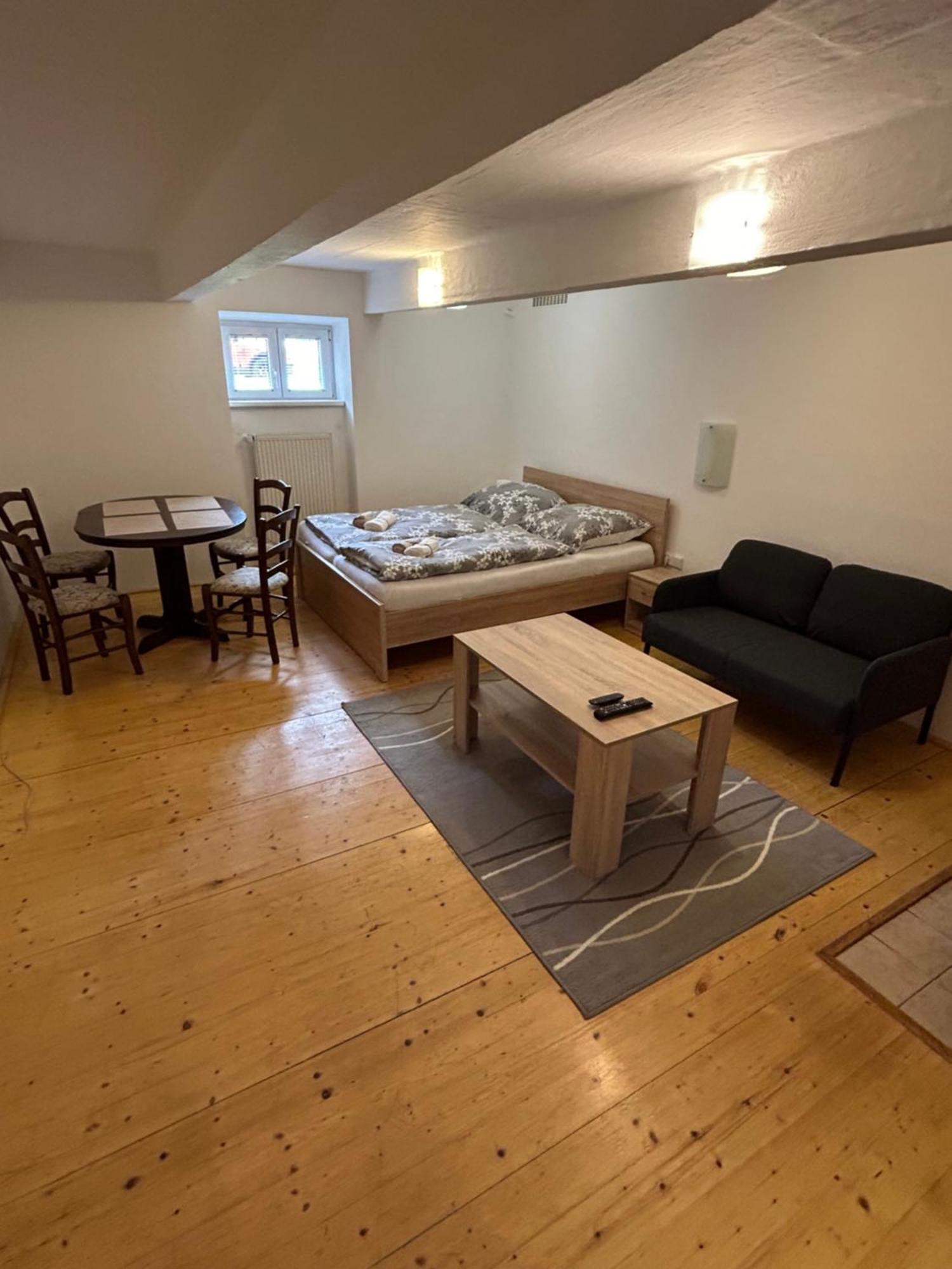 Apartmany U Kubiku Hradec Kralove Room photo