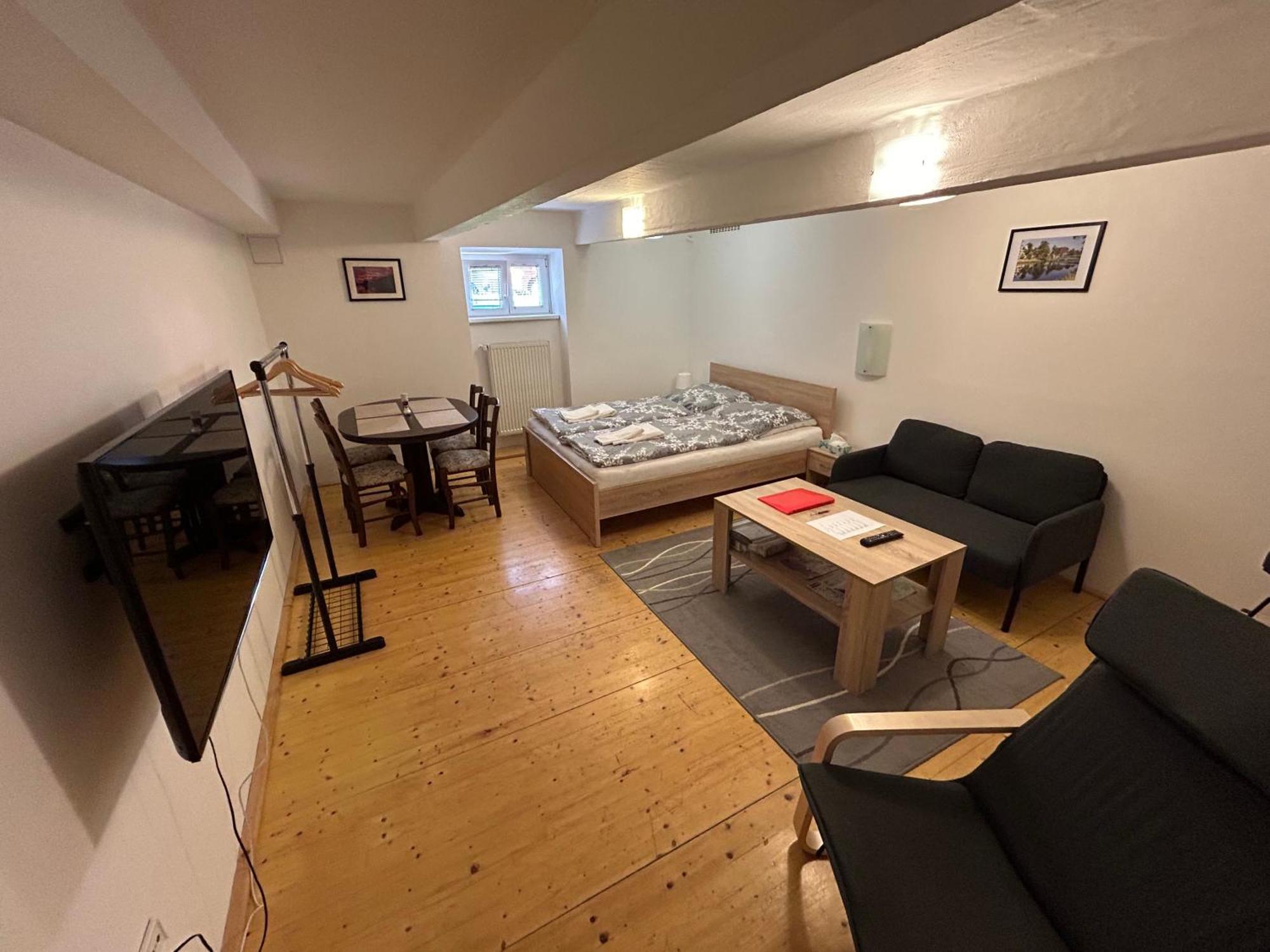 Apartmany U Kubiku Hradec Kralove Exterior photo